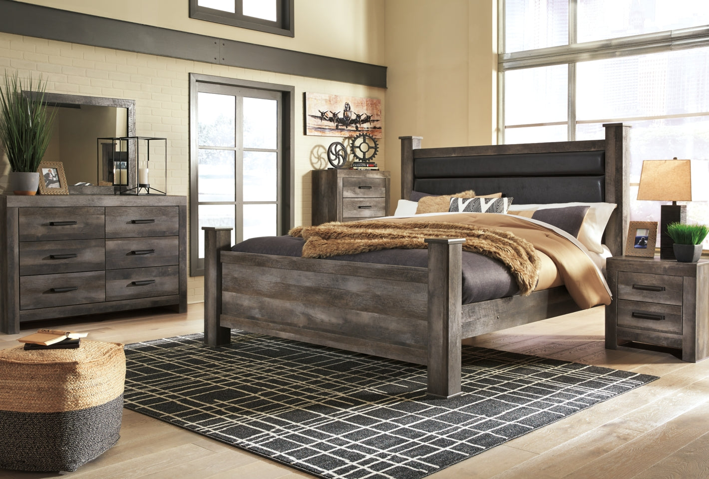 Wynnlow King Poster Bed with Mirrored Dresser and Chest - furniture place usa