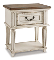 Realyn Full Panel Bed with Mirrored Dresser and 2 Nightstands - furniture place usa