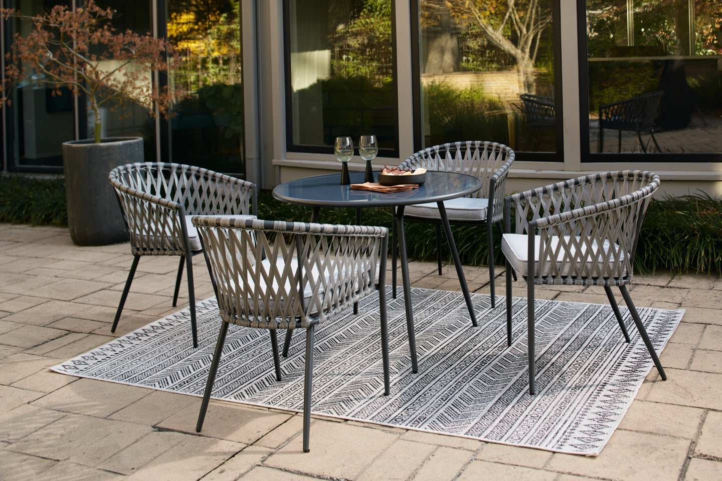 Palm Bliss Outdoor Dining Table and 4 Chairs - furniture place usa