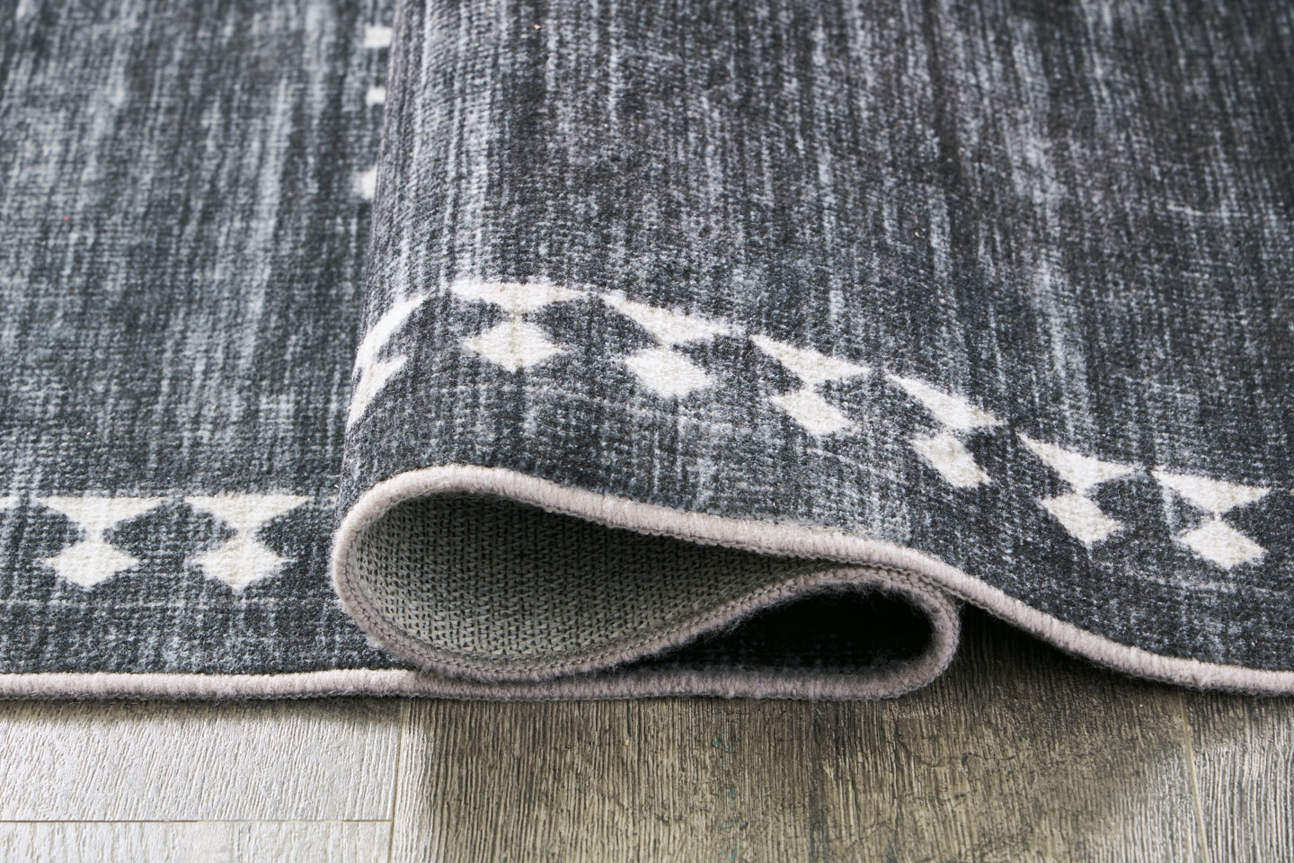 Arloman 5' x 7' Rug - furniture place usa