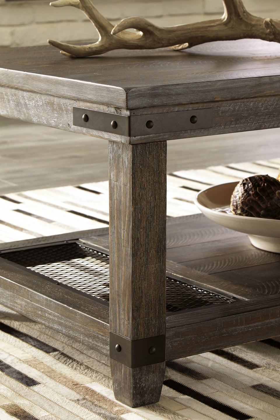 Danell Ridge Coffee Table with 1 End Table - PKG008692 - furniture place usa