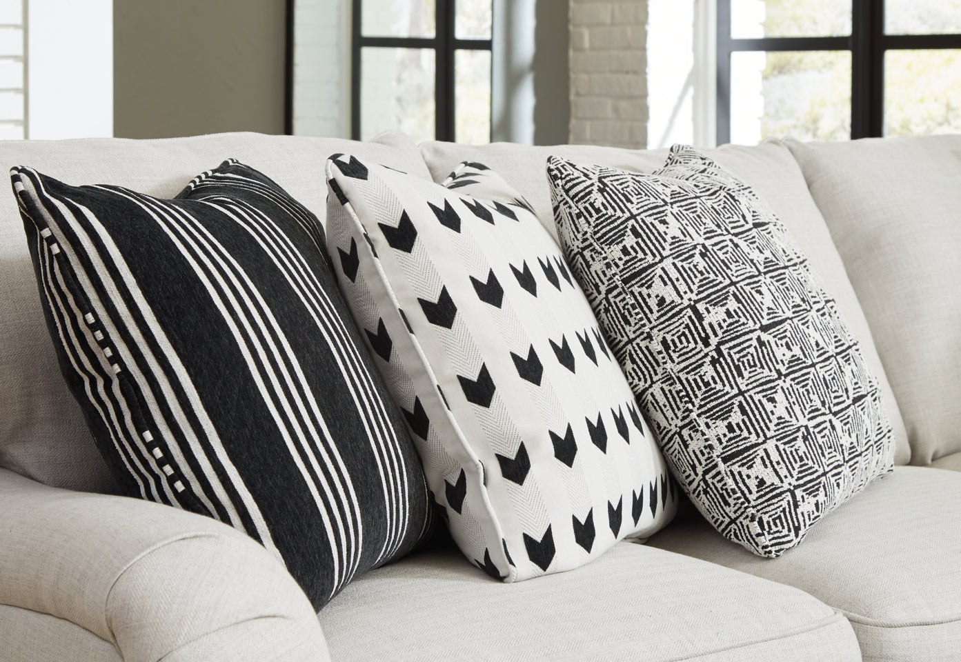 Huntsworth 2-Piece Sectional with Chaise - 39702S2 - furniture place usa