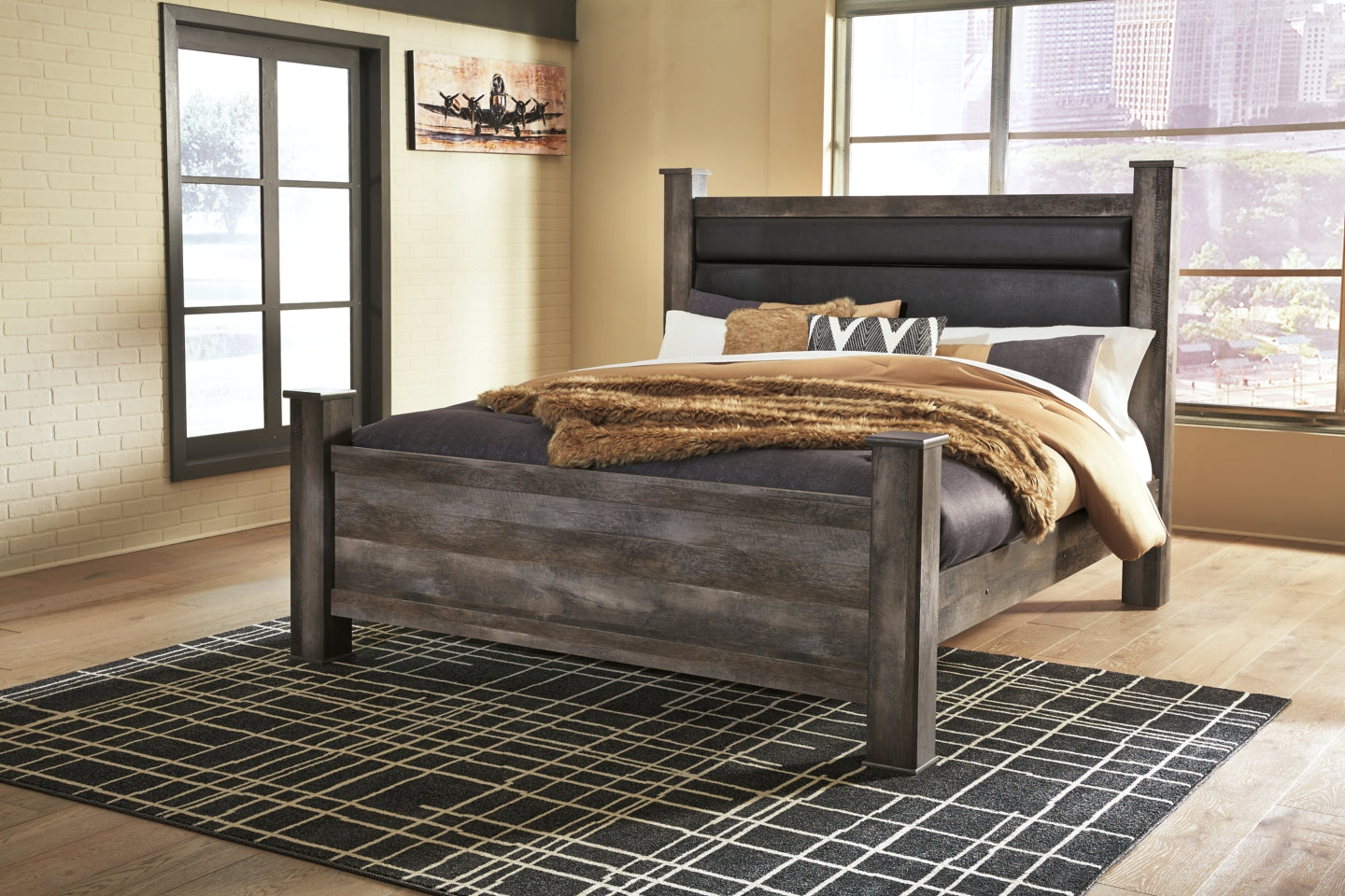 Wynnlow King Poster Bed with Dresser - furniture place usa