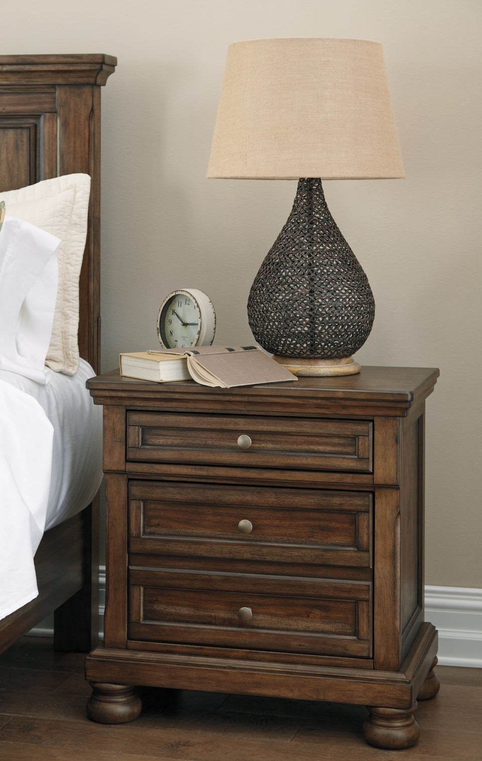 Flynnter Queen Panel Bed with 2 Storage Drawers with Mirrored Dresser and 2 Nightstands - furniture place usa