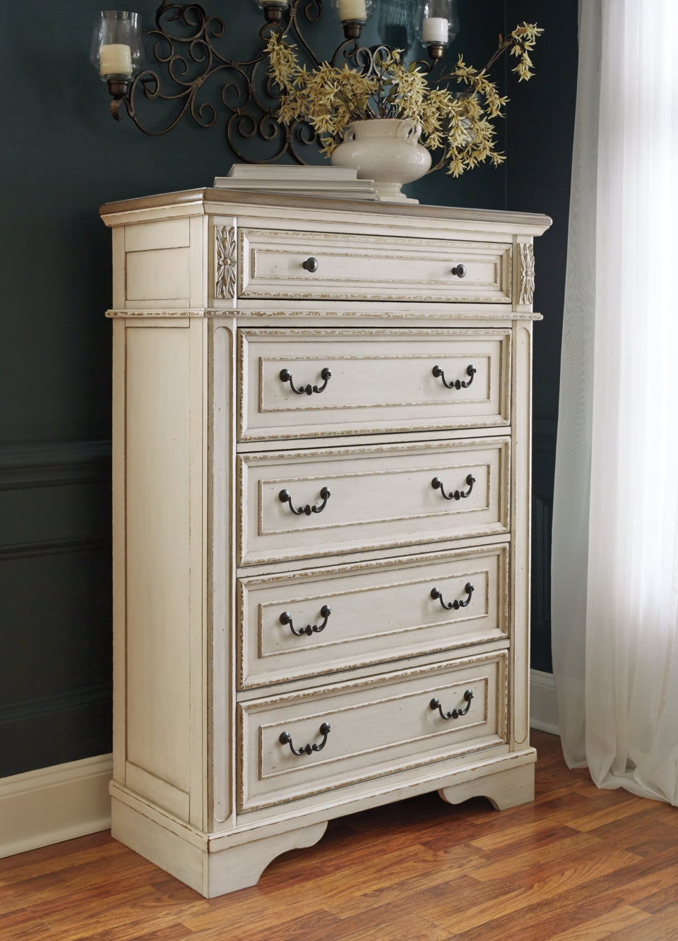 Realyn Queen Sleigh Bed with Mirrored Dresser and 2 Nightstands - PKG006670 - furniture place usa
