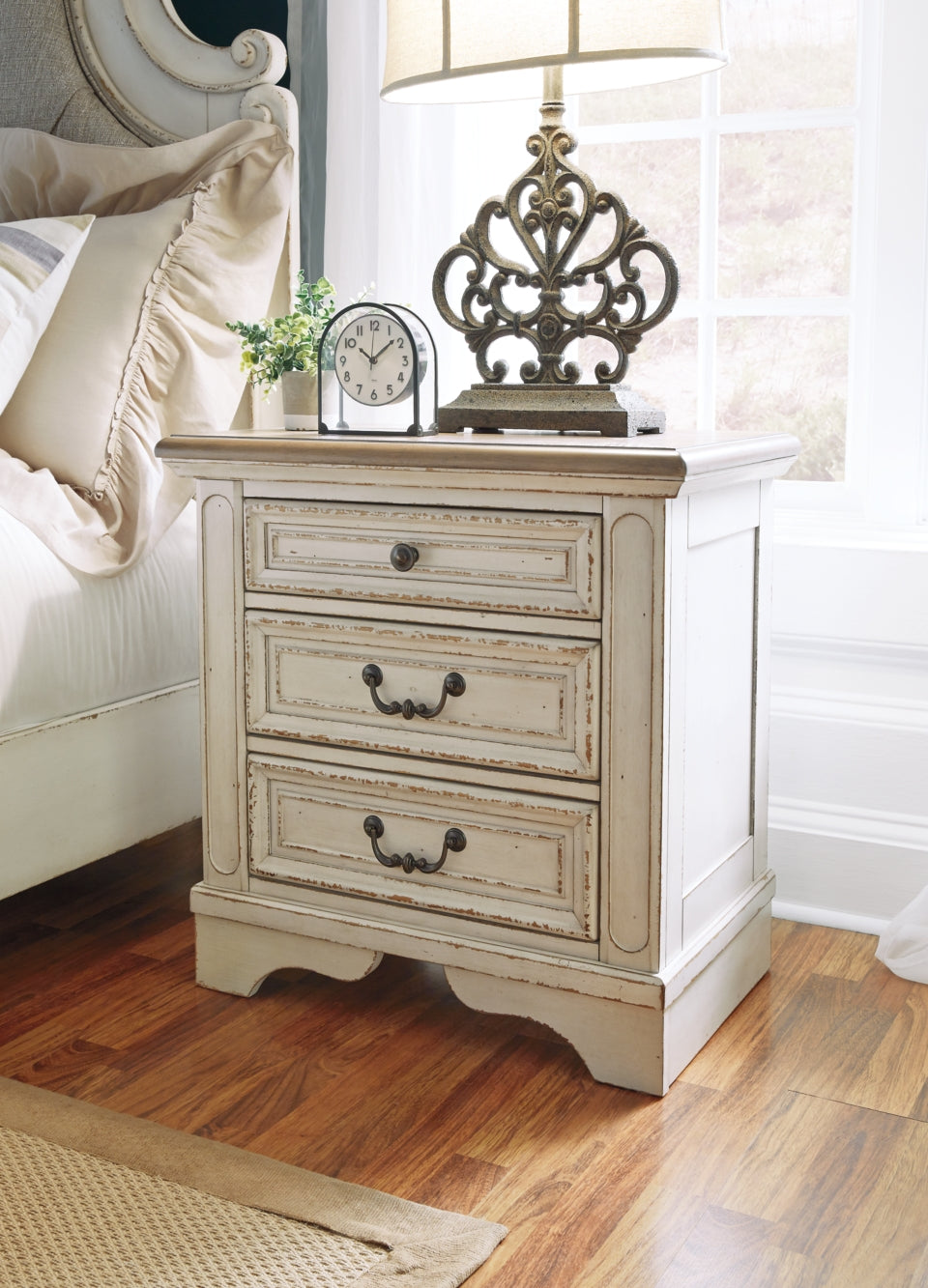 Realyn Queen Upholstered Panel Bed with Mirrored Dresser and 2 Nightstands - furniture place usa
