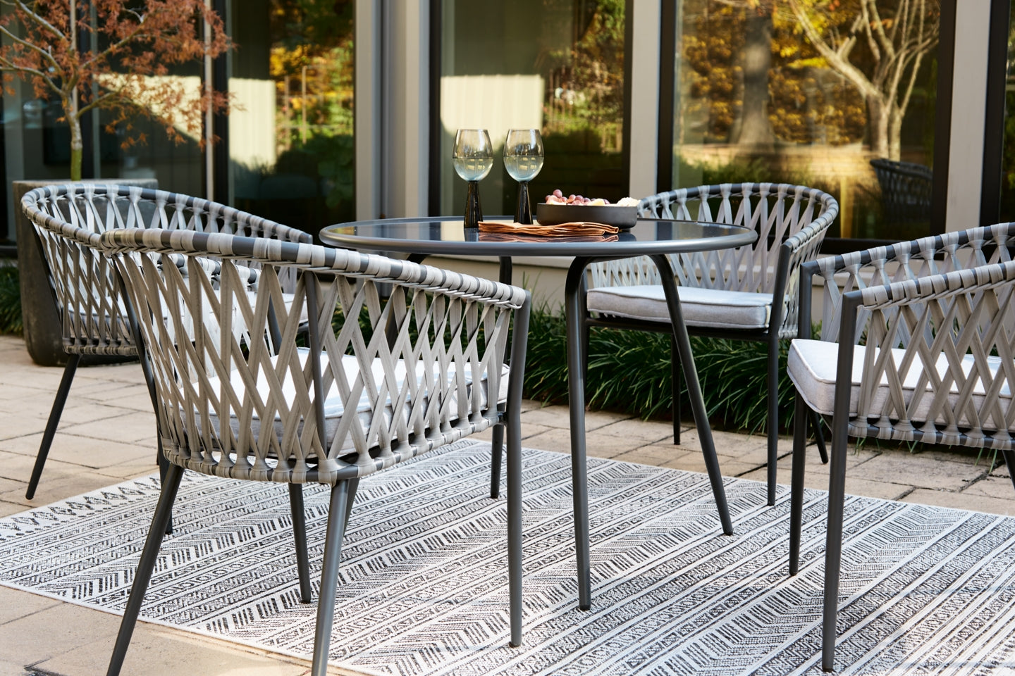 Palm Bliss Outdoor Dining Table and 4 Chairs - furniture place usa