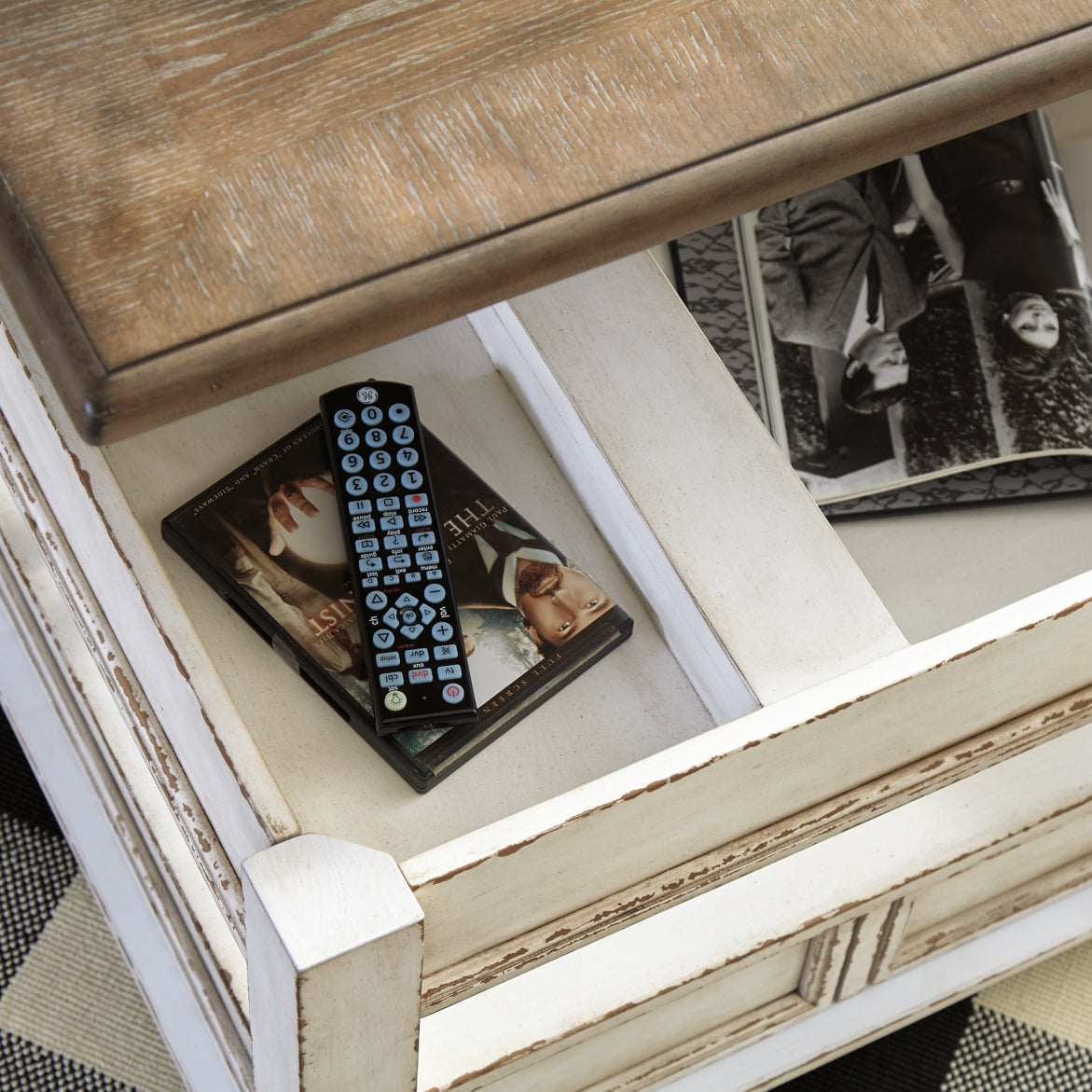 Realyn Coffee Table with 2 End Tables - PKG008591 - furniture place usa