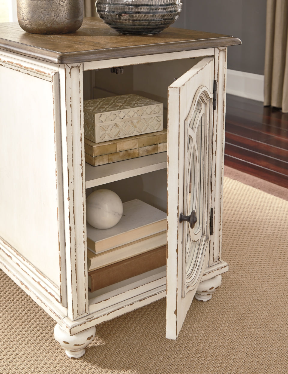 Realyn Coffee Table with 2 End Tables - PKG008585 - furniture place usa